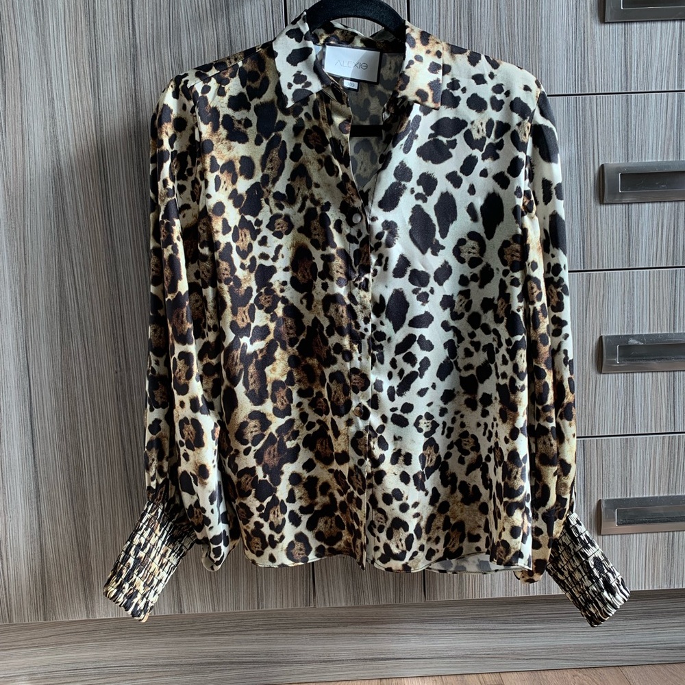 Alexis Romana Leopard blouse Size XS